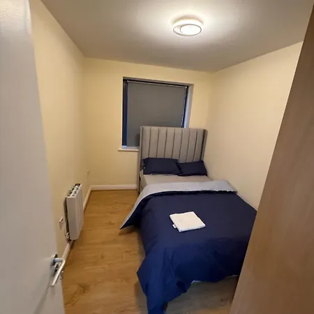 Charming 3-bedroom Modern In アパート *