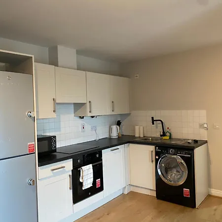 Charming 3-bedroom Modern In アパート *