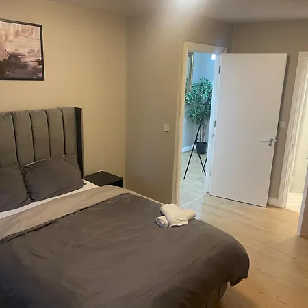 アパート Charming 3-bedroom Modern In